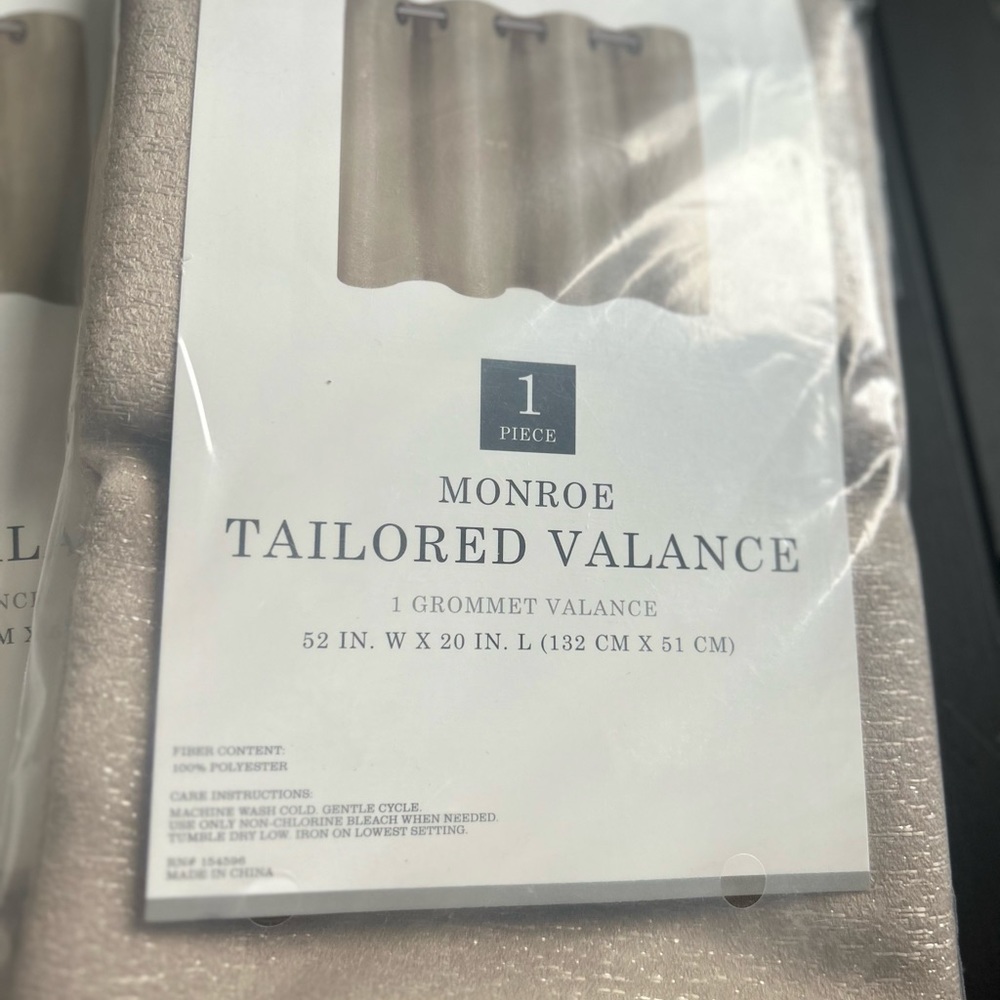 MONROE Grommet Valance never opened